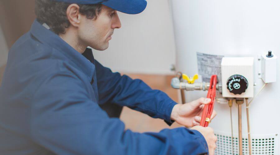 Local water heater installation in Dale, IL